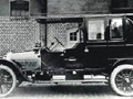 24/50 PS Landaulet und Daten

Modelle sind nicht bekannt.
Opeldaten:
1910-1912, Motor 6,2l mit 50 PS bei 85 km/h ab 12.000 Mark = DM = 6.155 Euro.
Karosserievarianten: Doppel-Phaeton, Landaulet, Limousine, Torpedo-Doppel-Phaeton ab 1912.
Länge in mm: 5000