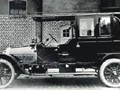 24/50 PS Landaulet und Daten
Modelle sind nicht bekannt.
Opeldaten:
1910-1912, Motor 6,2l mit 50 PS bei 85 km/h ab 12.000 Mark = DM = 6.155 Euro.
Karosserievarianten: Doppel-Phaeton, Landaulet, Limousine, Torpedo-Doppel-Phaeton ab 1912.
Länge in mm: 5000