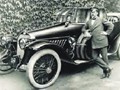 40/100 PS Limousine und Daten
Modelle sind nicht bekannt.
Opeldaten:
1912-1916, Motor 10,2l mit 100 PS bei 125 km/h ab 18.000 Mark = DM = 9.235 Euro.
Karosserievarianten: Landaulet, Limousine, Torpedo-Doppel-Phaeton.
Länge in mm: 5000