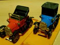 5/12 PS Limousine und Zweisitzer (1911)
Hersteller: Ziss
blau wurde als Stadtcoupé von 1908 und rot als Torpedo 1909 verkauft. Nach Recherchen gibt es Coupé und Torpedo nicht vor 1910, vielmehr sind diese dem 5/12 PS sehr ähnlich.
Opeldaten:
1911, Motor 1,2l mit 12 PS bei 50-55 km/h ab 4.000 Mark = DM = 2.055 Euro.
Karosserievarianten: Landaulet, Limousine, Zeisitzer mit Torpedo Windschutz.
Länge in mm: 3500