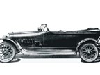 18/50 PS Pheaton-Landaulet (1916 - 1920)

Modelle sind nicht bekannt.
Opeldaten:
1916-1920, Motor 4,7l mit 56 PS bei 85 km/h ab 15.500 Mark =DM= 7.950 Euro. Preis 1920: ab 91.500 Mark.
Karosserievarianten: offener 6- bis 7-sitzer, Limousine, Landaulet, Phaeton-Landaulet; Längen in mm: 5300