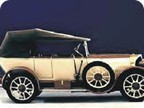 9/25 PS Phaeton-Landaulet und Daten
Das Bild zeigt den Phaeton-Landaulet. Modelle sind nicht bekannt.
Opeldaten:
9/25 (8/25) PS: 1916-1922, Motor 2,3l mit 28 PS bei 65 km/h ab 8.600 Mark = DM = 4.415 Euro.
Preis 1922: ab 2.450.000 Mark.
Karosserievarianten: Limousine, offener Sechssitzer, Zweisitzer, Phaeton-Landaulet;
Längen in mm: 4500