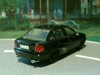 Astra F Stufenheck Tuning Bild 5
Dezent getuntes Stufenheck, Basis Gama. Farbe ist neptuntürkismetallic. Sportfelgen, zwei ovale Endrohre, Einarmwischer, Aussenspiegel vom Omega B und selbsterstellte Nummernschilder runden das Tuning ab.