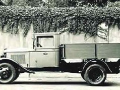 Blitz 1,5 Tonner Pritsche 1930

Modelle sind nicht bekannt.

OPELDATEN:
Motoren: 2,6l mit 40 PS bei 65 km/h;
Längen in mm: Pritsche 5266 / Ladefläche 2494
Preise: nicht bekannt;
Stückzahlen: 700