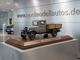Blitz 1,5 Tonner Pritsche 1930 KI
Modelle sind nicht bekannt, dies ist ein KI-Bild
OPELDATEN:
Motoren: 2,6l mit 40 PS bei 65 km/h;
Längen in mm: Pritsche 5266 / Ladefläche 2494
Preise: nicht bekannt;
Stückzahlen: 700