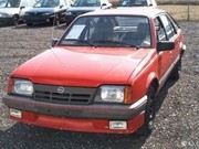 Mein Ascona C GT/Sport 1.6S (06/1988 - 03/1992)
Aufmachung absolut identisch. nur hatte ich das Stufenheck.