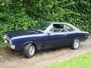 Mein Commodore A Coupe 2,5S (05/1993 - 08/1997)
Fast genauso sah mein Commodore aus. Ich hatte andere Felgen drauf, meine Aussenspiegel waren original und die hinteren Seitenblinker fehlten.