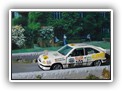Kadett E Rallyeversion 1992 Bild 1a
Hersteller: Umbau Basis Mikro. Die Decals habe ich mir besorgt und so eine seltene Rallyeversionen geschaffen. Der Fahrer war Veit. Beifahrer 1992 war Weiss. Gefahren wurde auf der italienische Rallye Citta di Bassano. Andere Räder und Sportauspuff wurden noch angebracht.