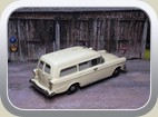 Kapitän P1 CarAVan Bild 1b
Hersteller: Hauteville (46)
Krankenwagen Auflage und Jahr sind nicht bekannt
Zum Original: Laut Opeldaten gab es nur die 4-türige Limousine, so waren die Kombis also nur Sonderanfertigungen, vermutlich von der Firma Miesen.