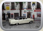 Kapitn P2 Limousine Bild 9b

Hersteller: Minichamps (430040008)
charmonixwei / Dach royalblau Auflage 1008 Stck KW49/2012