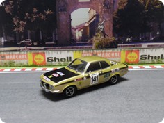 Manta A Rallye 1976 von Basis Minichamps