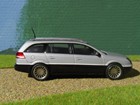 Vectra C Caravan Tuning Bild 2
Dieses Modell wurde von mir umlackiert in mineralweissmetallic und graphitschwarzmetllic, beide Farben wurden optisch mit wei遝n Decalstreifen abgesetzt, Nummernschilder sind Eigenanfertigungen. R鋎er sind von Sprint43 Typ Cromodora Sparco Rallye Cars 19".
