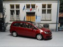 Zafira B1 Bild 3a

Hersteller: Minichamps (1799107)
granatapfelrotmetallic (Opelwerbemodell) Auflage ??? Ende 2005